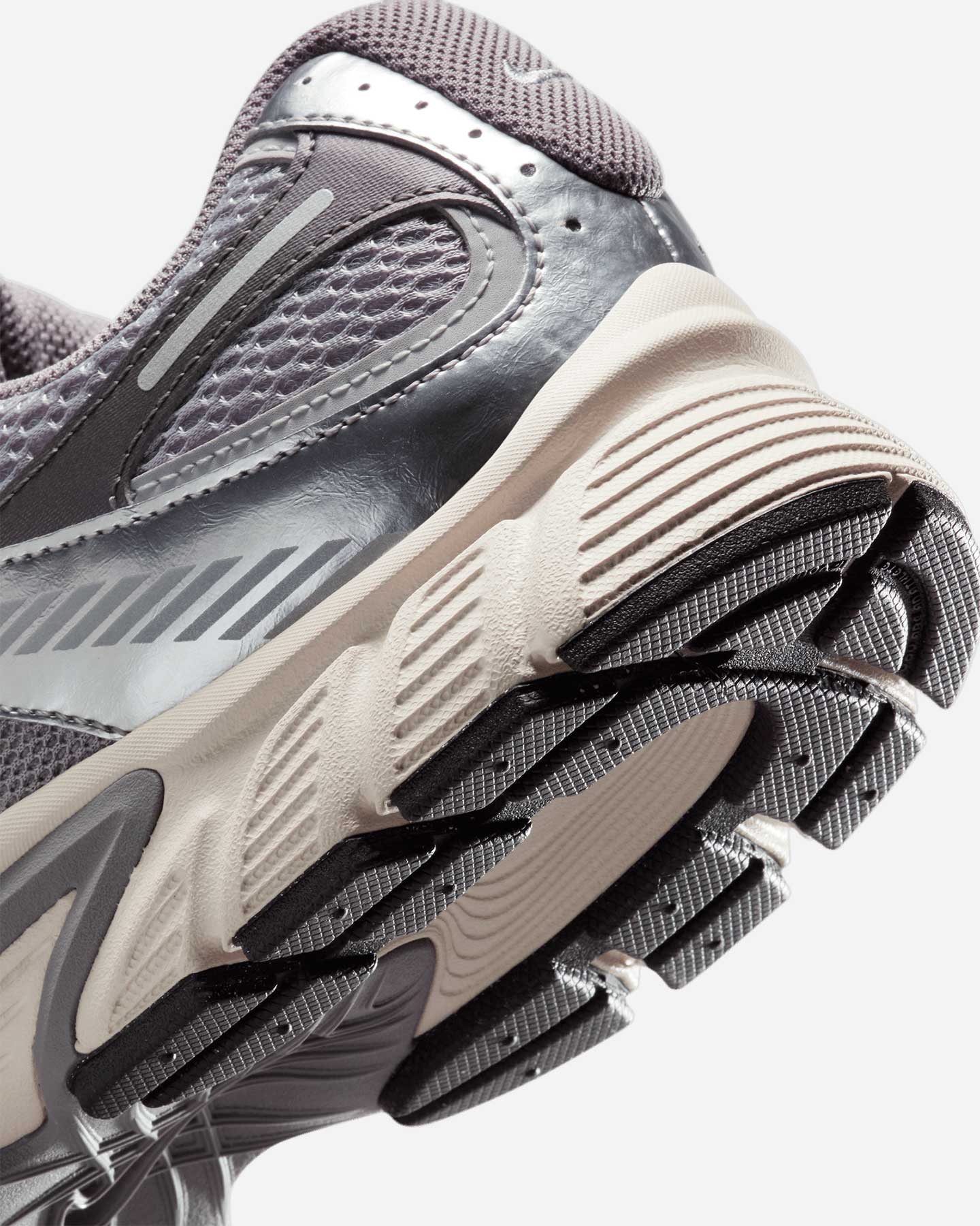 SCARPE SNEAKERS NIKE V5 RUNNER M - Image 6